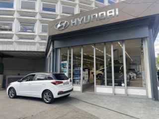 75013 : Hyundai Paris 13 - Bayard Automobiles - HYUNDAI i20 - i20 - Polar White Métal/Toit/rétros Black - Traction - Essence
