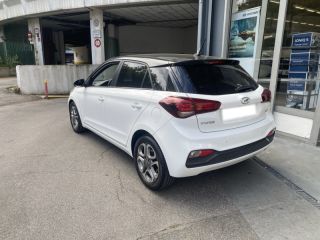 75013 : Hyundai Paris 13 - Bayard Automobiles - HYUNDAI i20 - i20 - Polar White Métal/Toit/rétros Black - Traction - Essence