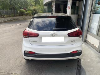 75013 : Hyundai Paris 13 - Bayard Automobiles - HYUNDAI i20 - i20 - Polar White Métal/Toit/rétros Black - Traction - Essence