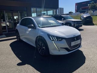 49070 : Hyundai Angers - Oceane Automobiles - PEUGEOT 208 ELECTRIQUE GT - 208 ELECTRIQUE II - Blanc - Automate à fonct. Continu - Courant électrique