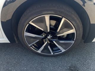 49070 : Hyundai Angers - Oceane Automobiles - PEUGEOT 208 ELECTRIQUE GT - 208 ELECTRIQUE II - Blanc - Automate à fonct. Continu - Courant électrique