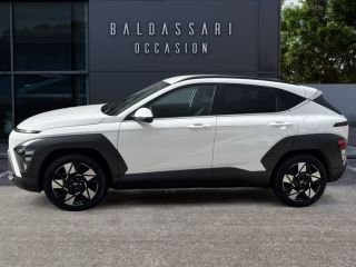 83130 : Hyundai Toulon - Autodif SAS - Groupe BALDASSARI - HYUNDAI KONA Creative - KONA II - BLANC - Automate sequentiel - Essence / Courant électrique