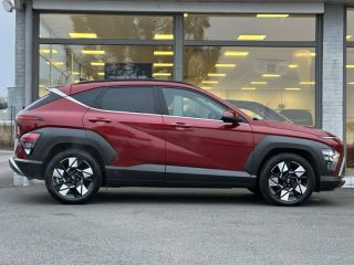 57200 : Hyundai Sarreguemines - Theobald Automobiles - HYUNDAI Kona - Kona - Ultimate Red métallisé - Traction - Hybride : Essence/Electrique