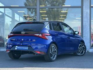 57200 : Hyundai Sarreguemines - Theobald Automobiles - HYUNDAI i20 - i20 - Intense Blue Métal/Toit/rétro Black - Traction - Essence/Micro-Hybride