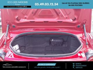 86000 : Hyundai Poitiers - Eco des Nations - MAZDA MX-5 - MX-5 - Rouge - Propulsion - Essence