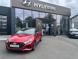 14400 : Hyundai Bayeux - Trajectoire Automobiles - HYUNDAI i20 - i20 - Dragon Red Métal/Toit+rétros Black - Traction - Essence