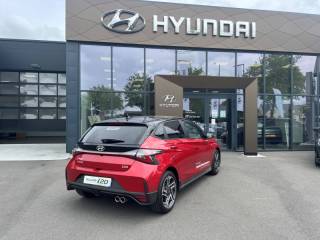 14400 : Hyundai Bayeux - Trajectoire Automobiles - HYUNDAI i20 - i20 - Dragon Red Métal/Toit+rétros Black - Traction - Essence