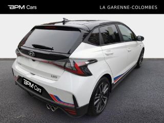 92250 : Hyundai La Garenne-Colombes - BPM Cars - HYUNDAI i20 - i20 - Atlas White Métal/Toit/rétros Black - Traction - Essence/Micro-Hybride