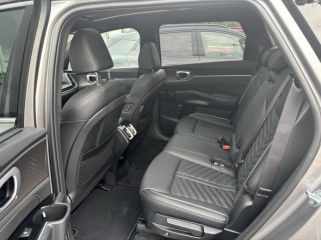 89100 : Hyundai Sens - APS - KIA Sorento - Sorento - Gris Comète métallisé - Transmission intégrale - Hybride rechargeable : Essence/Electrique