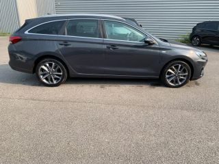 56000 : Hyundai Vannes - Park Lann Automobiles - HYUNDAI i30 SW - i30 SW - Dark Knight Métal - Traction - Essence/Micro-Hybride