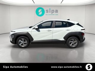 33140 : Hyundai - Sipa Automobiles – Bordeaux Sud - Villenave d’Ornon - HYUNDAI KONA Intuitive - KONA II - ATLAS WHITE - Automate sequentiel - Essence / Courant électrique