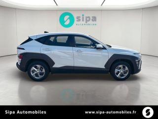 33140 : Hyundai - Sipa Automobiles – Bordeaux Sud - Villenave d’Ornon - HYUNDAI KONA Intuitive - KONA II - ATLAS WHITE - Automate sequentiel - Essence / Courant électrique