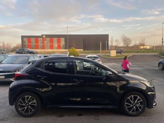 64100 : Hyundai Bayonne - Oceanic Auto - TOYOTA Yaris - Yaris - Noir Intense (M) - Traction - Hybride : Essence/Electrique