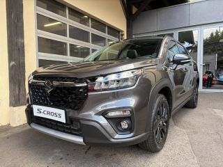 78000 : Hyundai Versailles - SOCOHY - SUZUKI S-Cross - S-Cross - Titan Dark Gray métallisée - Transmission intégrale - Essence/Micro-Hybride