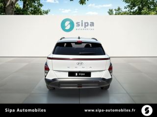 33110 : Hyundai Bordeaux Nord Le Bouscat - Sipa Automobiles - HYUNDAI KONA Executive - KONA II - ATLAS WHITE. - Automate sequentiel - Essence / Courant électrique