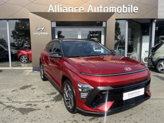28600 : Hyundai Chartres - Alliance Automobile - HYUNDAI Kona - Kona - Ultimate Red métallisé/Toit/rétros Black - Traction - Hybride : Essence/Electrique