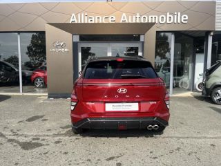 28600 : Hyundai Chartres - Alliance Automobile - HYUNDAI Kona - Kona - Ultimate Red métallisé/Toit/rétros Black - Traction - Hybride : Essence/Electrique