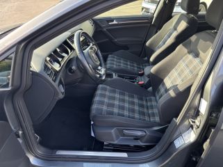 50300 : Hyundai Avranches - GCA - VOLKSWAGEN Golf - Golf - Gris Indium - Traction - Hybride rechargeable : Essence/Electrique