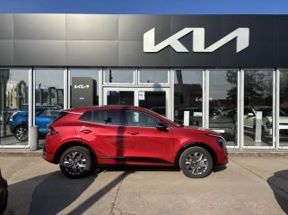 89100 : Hyundai Sens - APS - KIA Sportage - Sportage - Rouge Rubis Métallisée - Traction - Hybride : Essence/Electrique